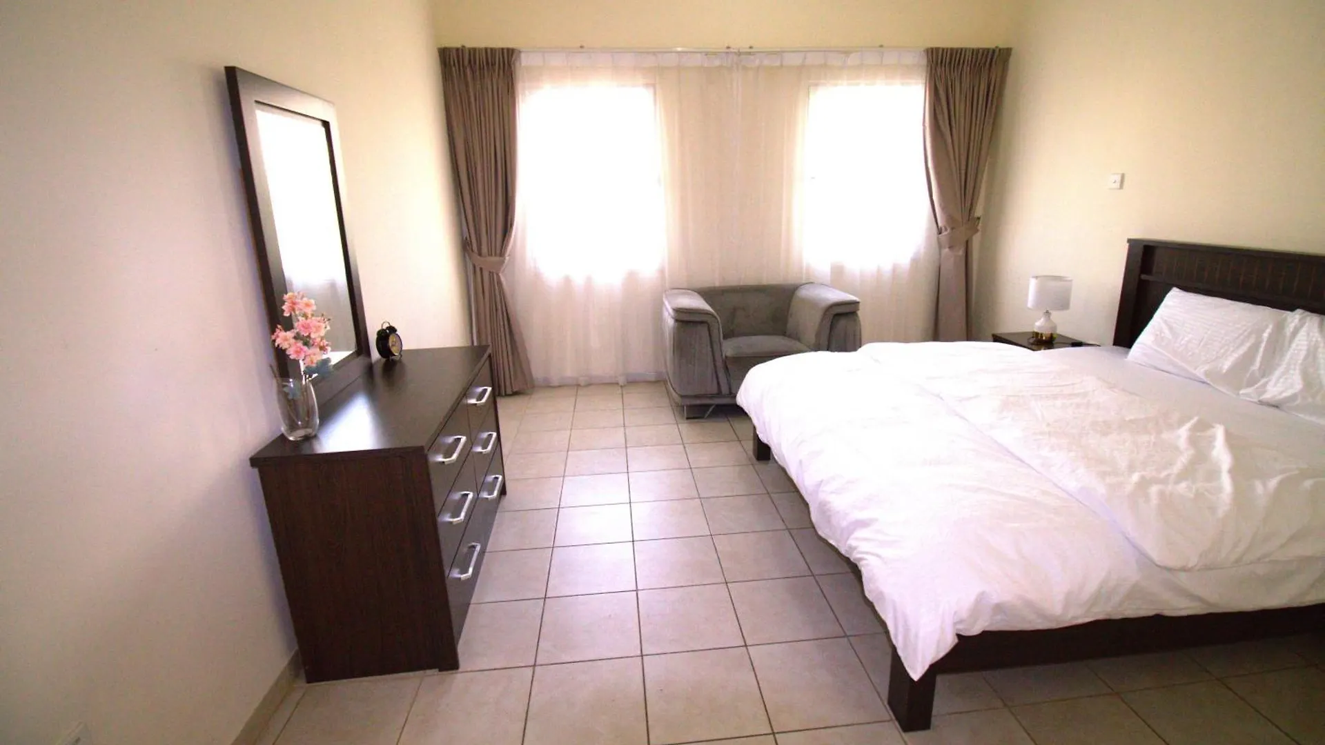 Druvya Holiday Homes, Bld Dg022, Street No,2 Discovery Gardens, Close To The Gardens Metro 3 Minutes Walkable Dubai