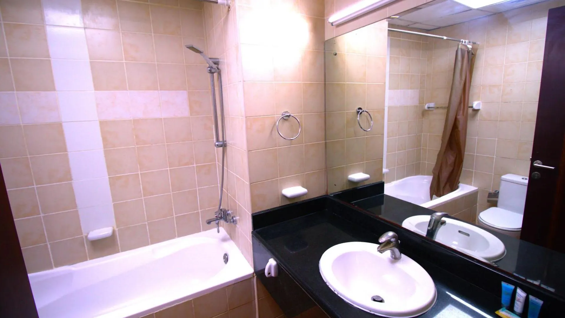 Druvya Holiday Homes, Bld Dg022, Street No,2 Discovery Gardens, Close To The Gardens Metro 3 Minutes Walkable Dubai