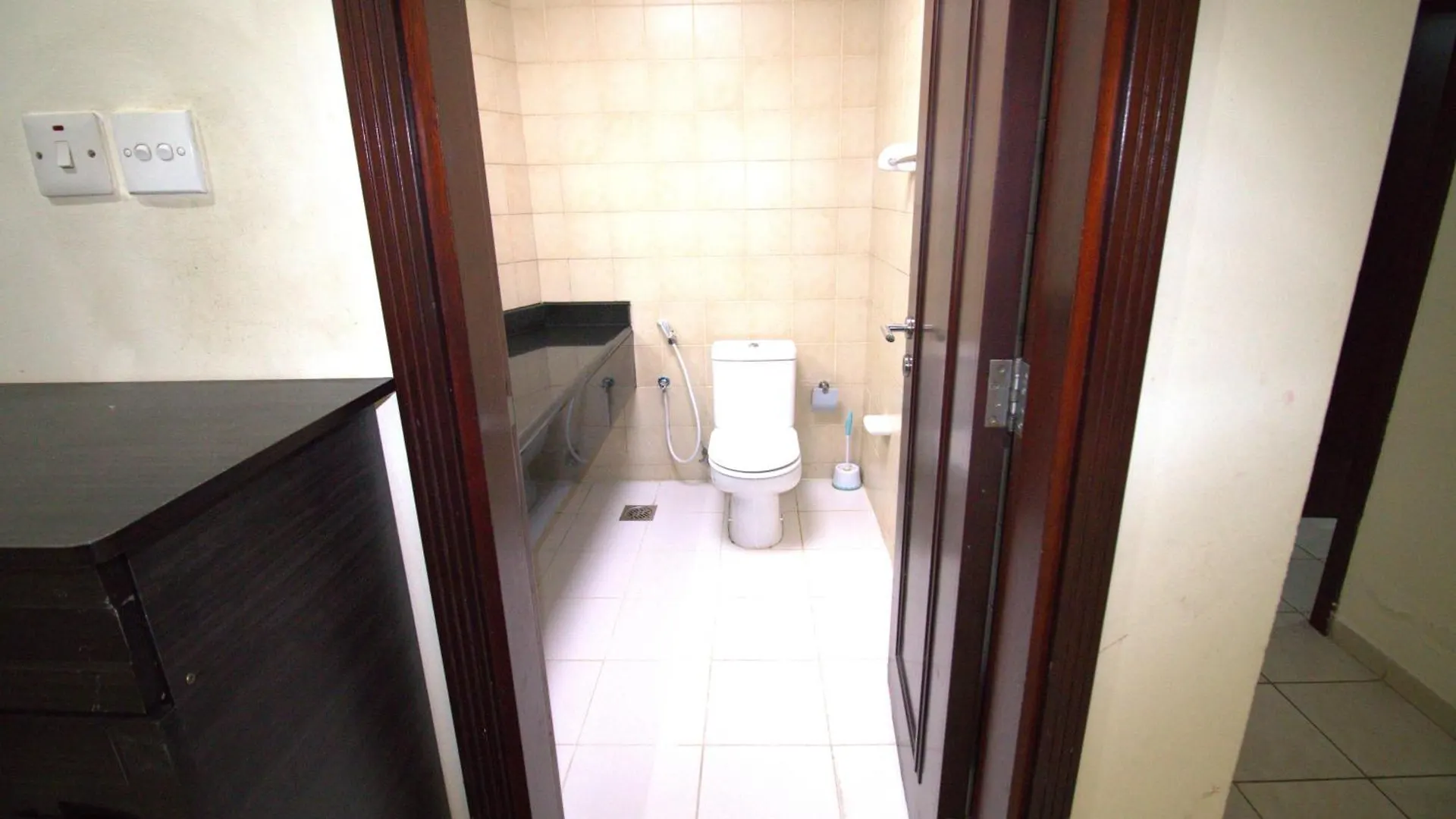 Druvya Holiday Homes, Bld Dg022, Street No,2 Discovery Gardens, Close To The Gardens Metro 3 Minutes Walkable Dubai Apartment